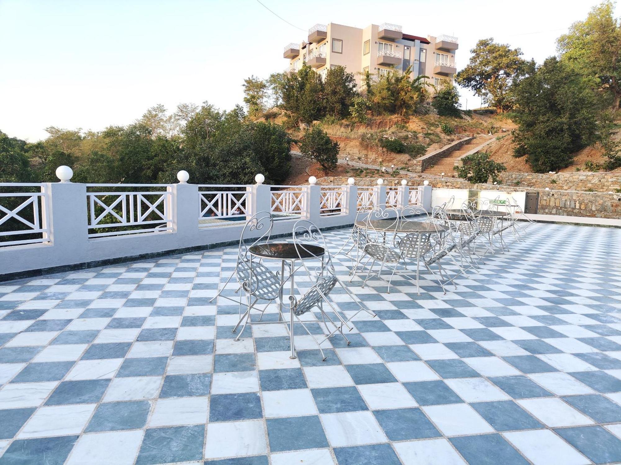 The Sky Imperial Pavoreal Jungle Resort Kumbhalgarh Exterior photo