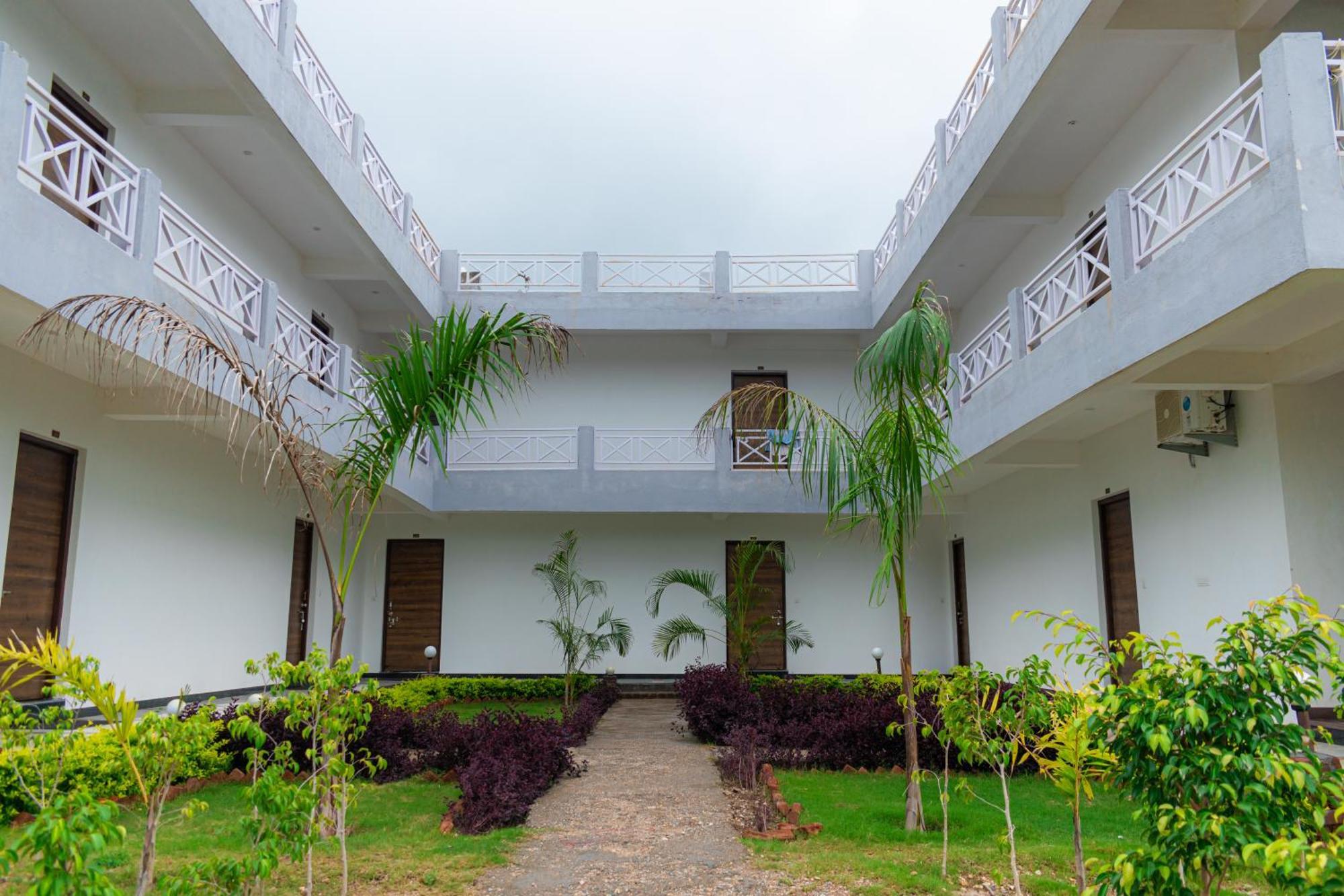 The Sky Imperial Pavoreal Jungle Resort Kumbhalgarh Exterior photo