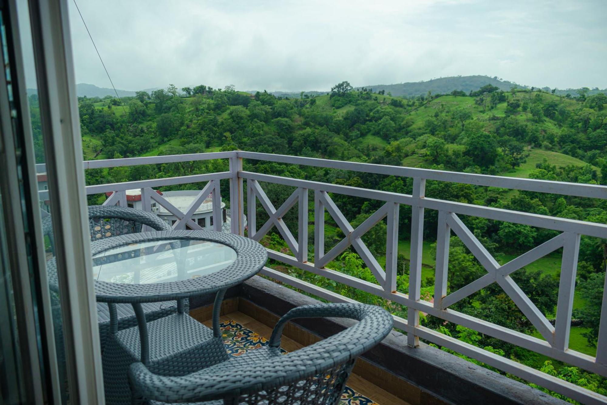 The Sky Imperial Pavoreal Jungle Resort Kumbhalgarh Exterior photo